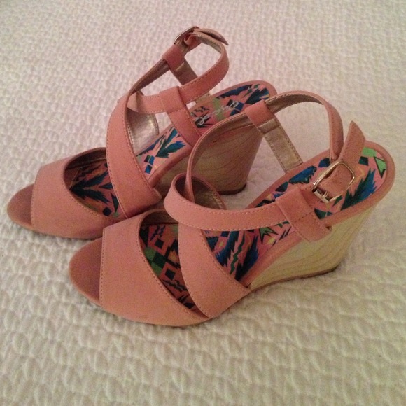 Pink wedge - Picture 2 of 2