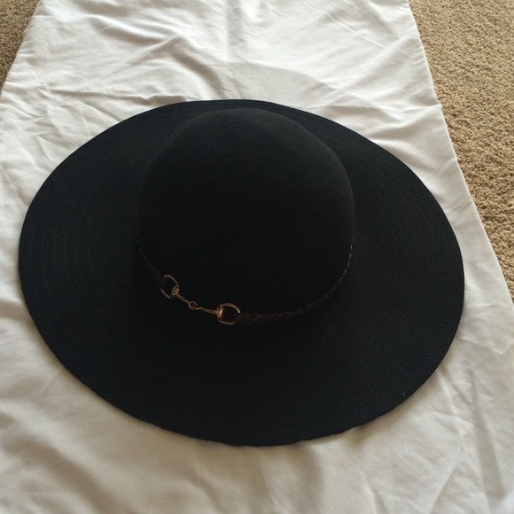 Saks 5th ave black felt hat