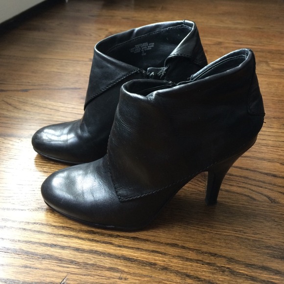 Nine West black booties