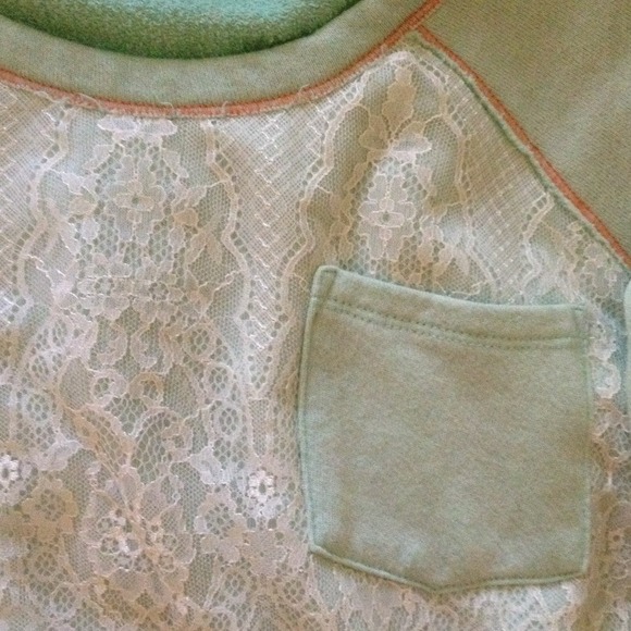 💥Cute Jolt sweater!!💥 - Picture 2 of 4