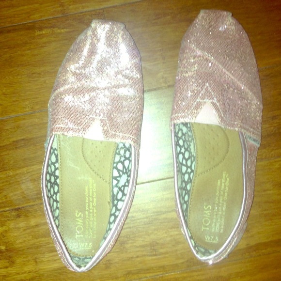TOMS size 7.5