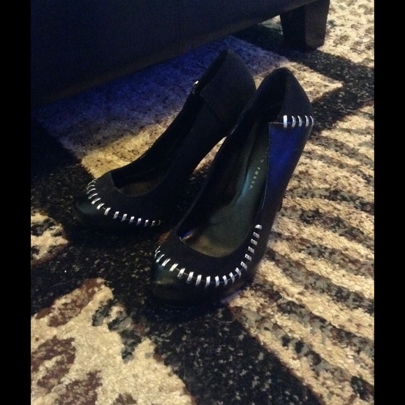 Black mixed media pumps size 6 - Picture 1 of 2