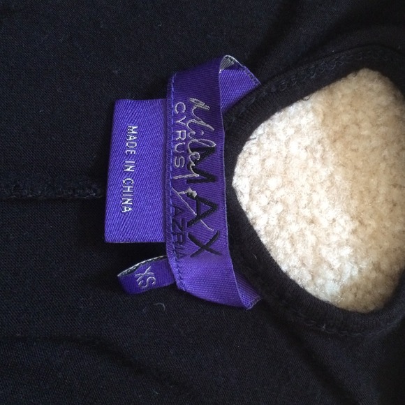 Cute black tank top - Picture 2 of 4