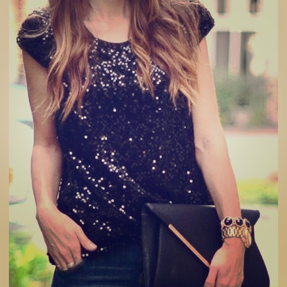 Demanding Tops - Black Sequined V Neck Tee Top