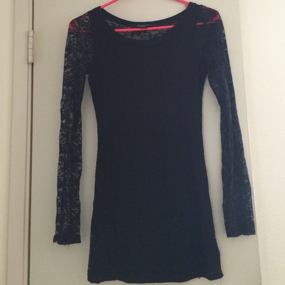 Forever 21 Dresses & Skirts - Black dress with lace sleeves and back