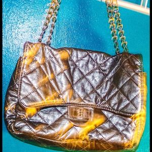 Silver handbag w/chain strap