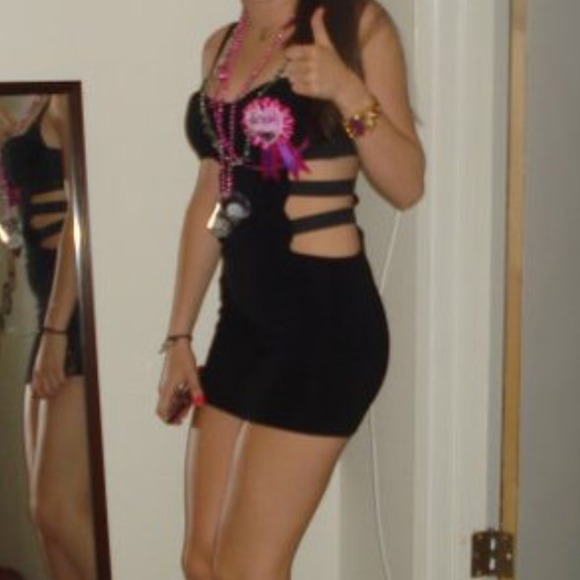 🚫sold in bundle🚫Short black dress open sides - Picture 2 of 3