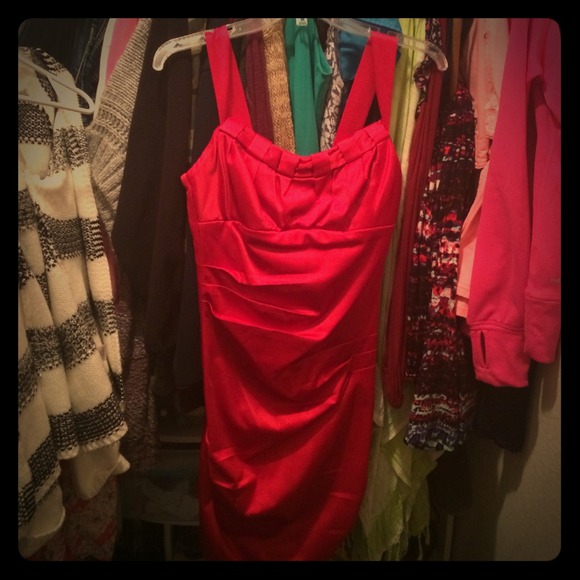 Gorgeous red cocktail dress!