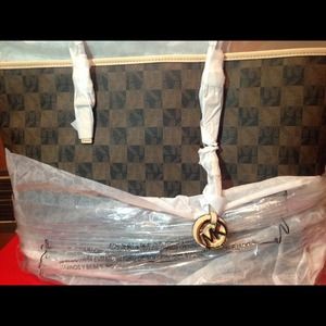 Brand New Michael Kors Jet Set Multi Logo Tote