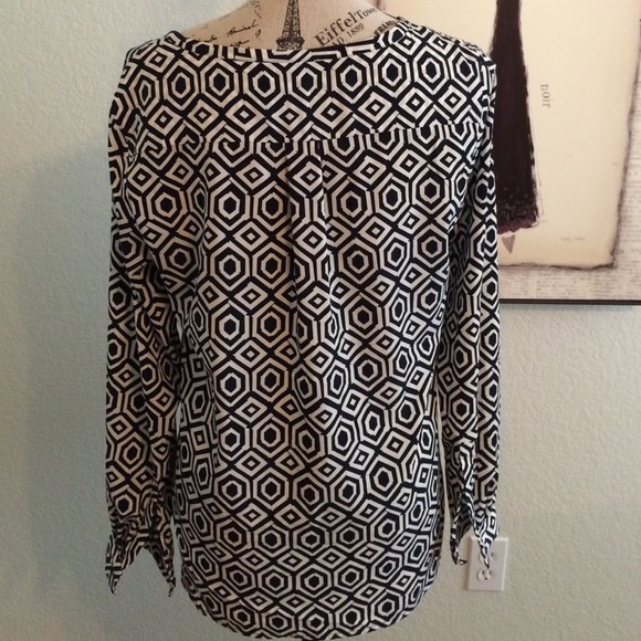 BUNDLED. Gap Geometric Popover Blouse - Picture 4 of 4