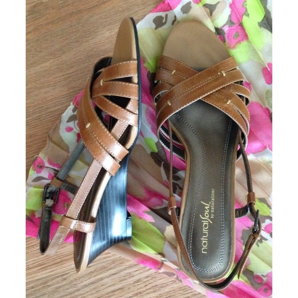 Naturalizer Shoes - Naturalizer sandals sz 8.5. Low heel! Tan leather