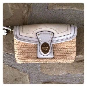 ⬇️JUST REDUCED⬇️ Coach basketweave clutch