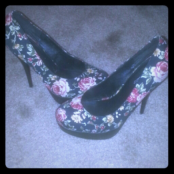 Heels - Picture 1 of 1