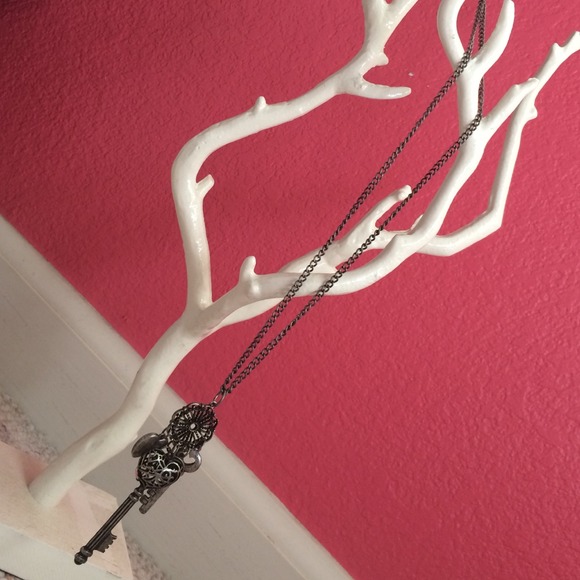 Long Silver necklace - Picture 2 of 2