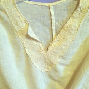 Cream colored vintage tee with lace lining 💖💖💖