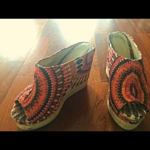 Chinese laundry wedges