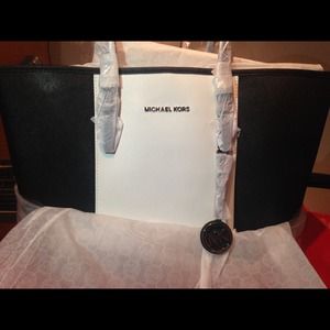Brand new Michael Kors Medium Jet Set Tote