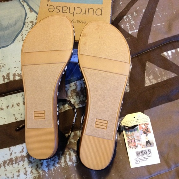 🚫SOLD🚫Aztec Tom sandals - Picture 2 of 4