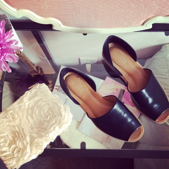 🔴SOLD🔴Black peep toe flats  💕