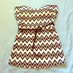 🎉 Host Pick!!🎉 Black & White Chevron Tube top