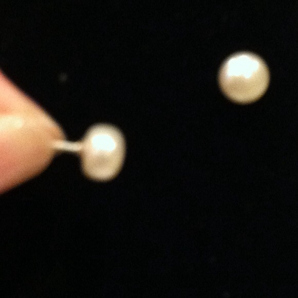 ⚪️ NWOT 6-7mm White Pearl Earrings - Picture 2 of 4