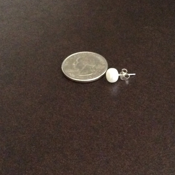 ⚪️ NWOT 6-7mm White Pearl Earrings - Picture 4 of 4