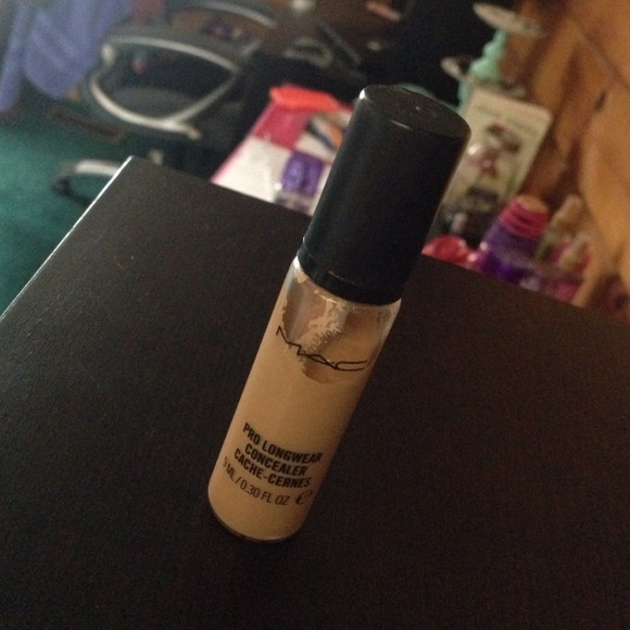 Pro long wear concealer NC30 (traded)not available