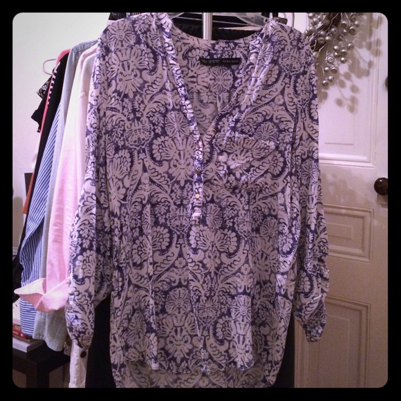 ZARA- blue pattern top. XS