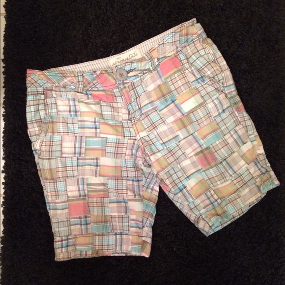 Aeropostale soft pastel plaid Bermuda length short