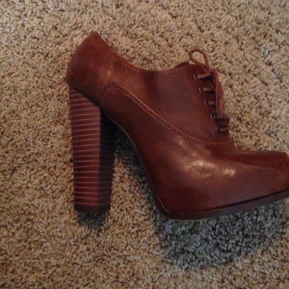 Heels - Picture 3 of 4