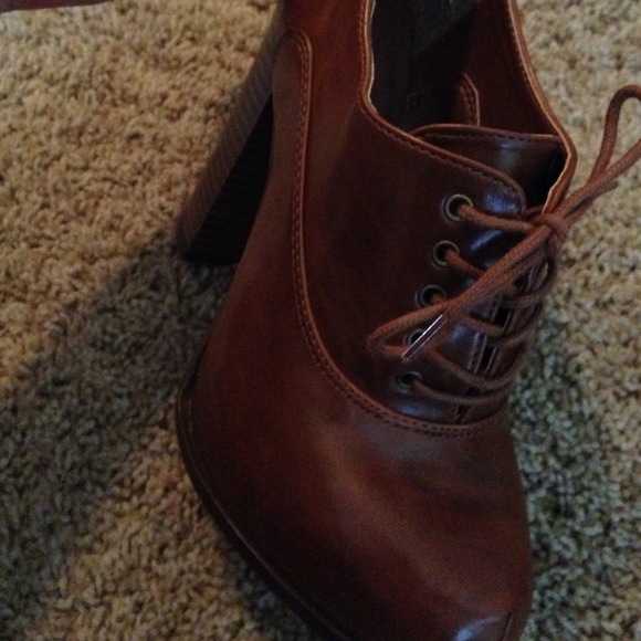 Heels - Picture 4 of 4