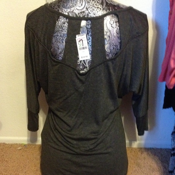 Cute gray half sleeve shirt! - Picture 2 of 2