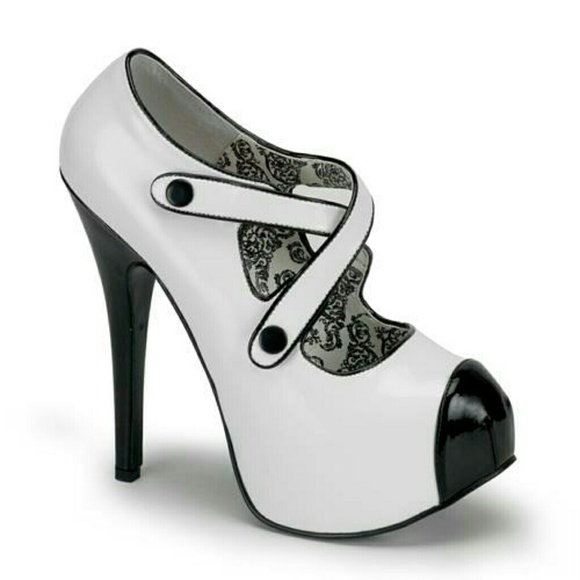 Criss Cross Velcro Strap Pump never worn with box