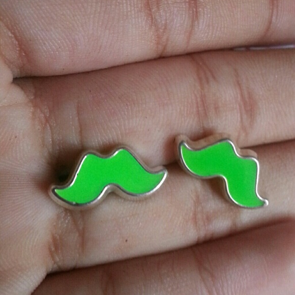 Earings - Picture 2 of 4