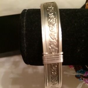 Wire wrap bracelet