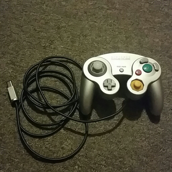 HOLD gamecube controller and crash bandicoot