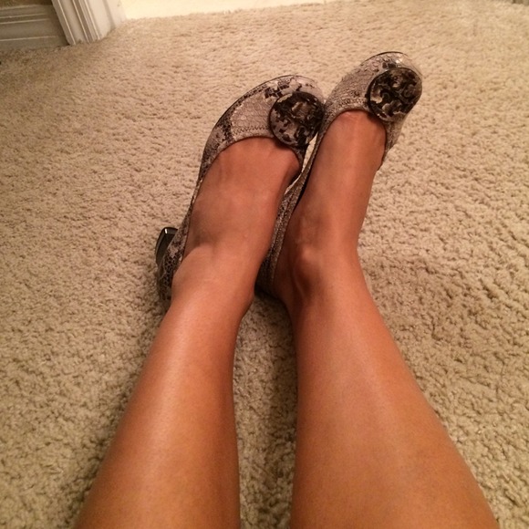 Tory burch snake skin pumps