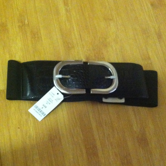 Black belt with silver buckle - Picture 1 of 4