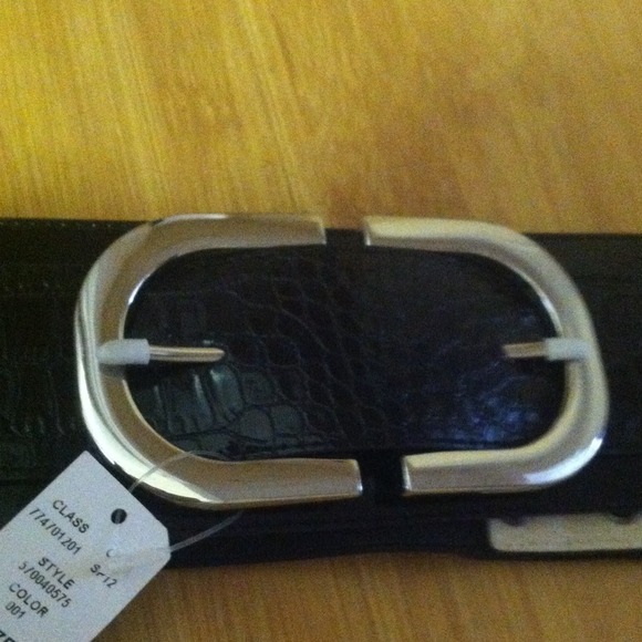 Black belt with silver buckle - Picture 2 of 4