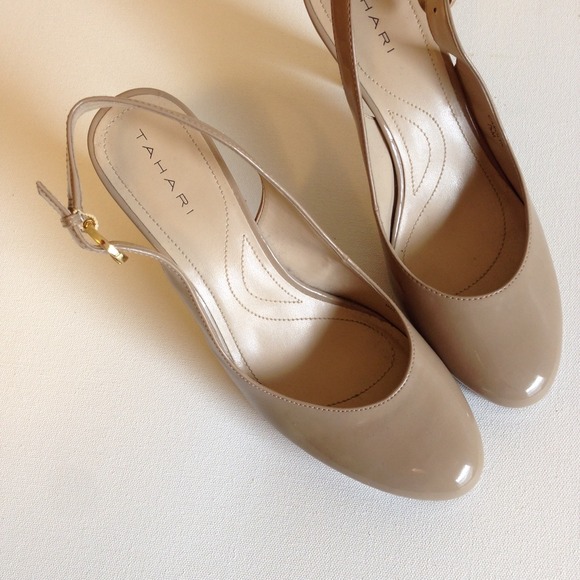 Tahari Nude Carolyn Heels