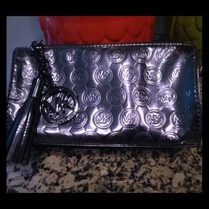 ✂️PRICE CUT✂️Authentic Michael Kors makeup bag