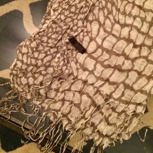 The Limited- Giraffe print scarf