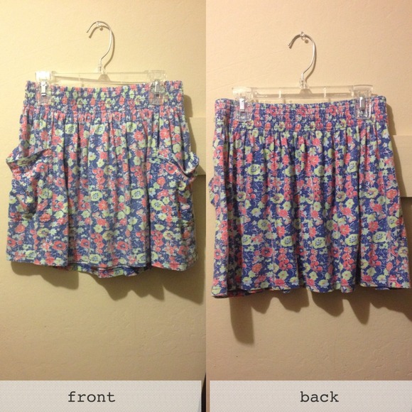 Floral flowy mini skirt
