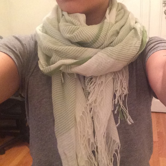 GAP- oversized green striped scarf - Picture 2 of 2
