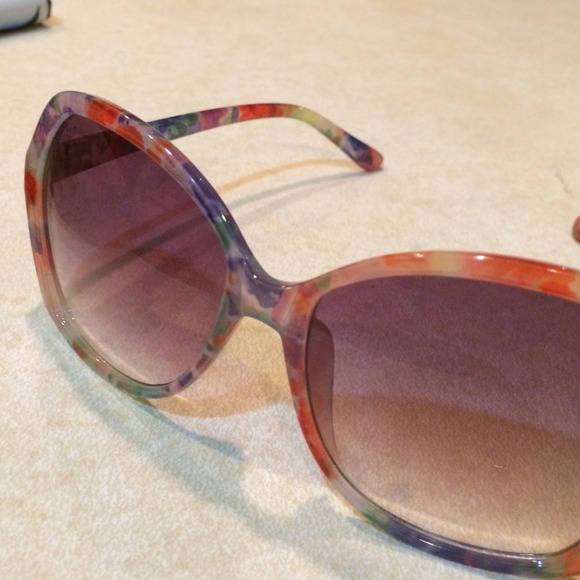 Lauren Conrad super cute sunglasses!