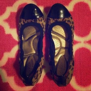 <<RESERVED>> Leopard print flats