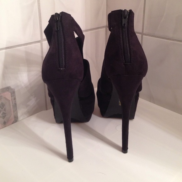 Heals from Just Fab - Picture 2 of 4