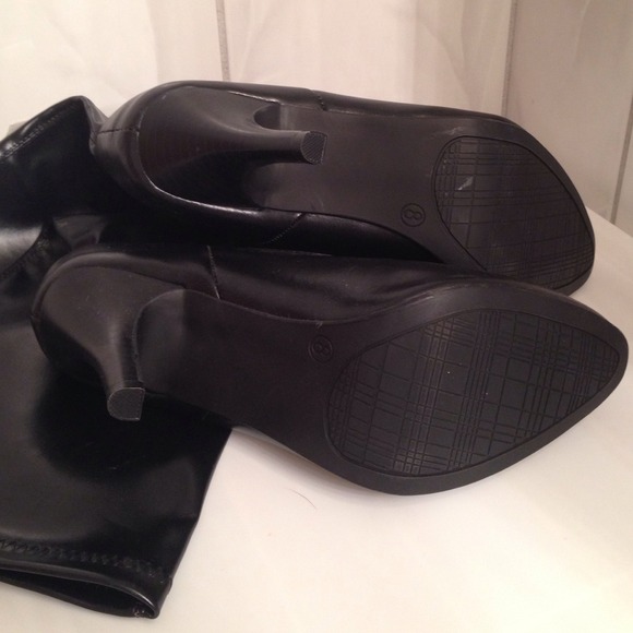 Boots - Picture 3 of 4