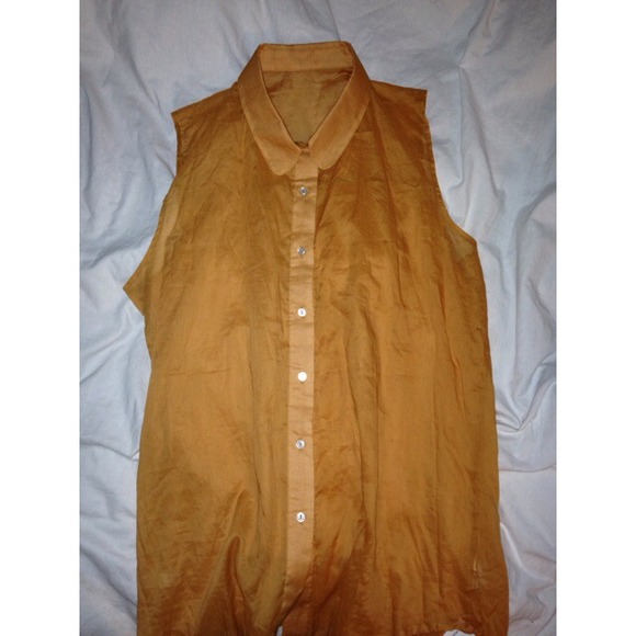 AA Sleeveless Lawn Button-Up