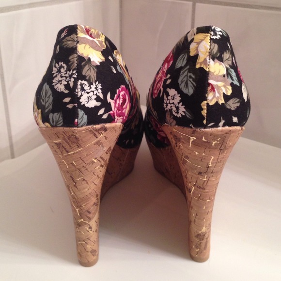 Heals from Charlotte Russe - Picture 3 of 4